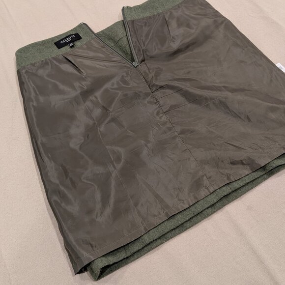 Talbots Green Pencil Skirt Wool Blend Zippered Pockets - Women's sz 8P - Picture 10 of 12